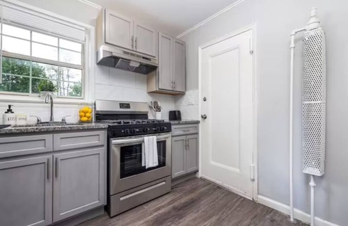 Newington Apartment | Charming 2-bedroom apartment with AC in West Hartford