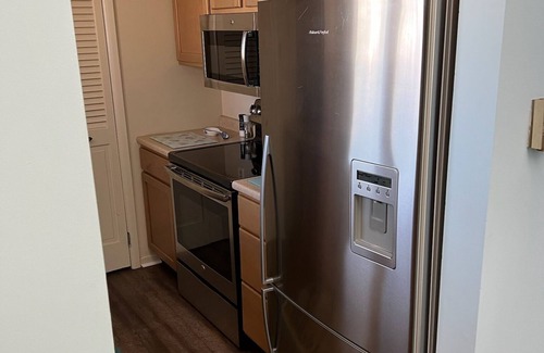 South End Condo | Charming 2-bedroom, 2nd floor condo with pool, AC, & WiFi in Ocean City, NJ