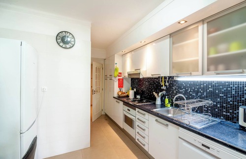 Santa Luzia Apartment | Charming 2-bedroom apartment in fantastic Santa Luzia with WiFi, AC
