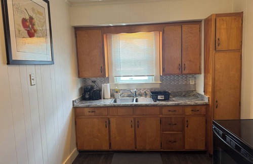 Clarksburg Apartment | Charming 2-bedroom apartment with WiFi, AC in quiet part of Clarksburg