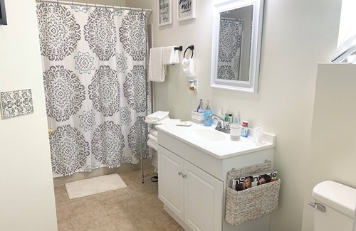 Rosita South Apartment | Charming 2-bedroom apartment a stone’s’ throw away from best casino in Texas.