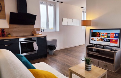 Margny-les-Compiegne Apartment | Charming 2-bedroom apartment in pleasant Compiègne with WiFi