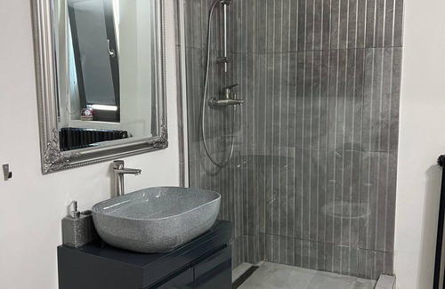 Bucharest Apartment | Charming 2-bedroom apartment with WiFi, AC in amazing București