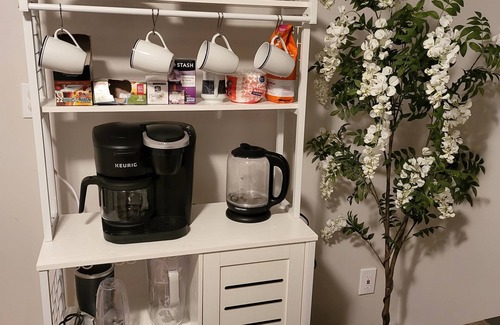 Hamilton District Apartment | Charming 2-bedroom apartment with WiFi, AC in serene Allentown