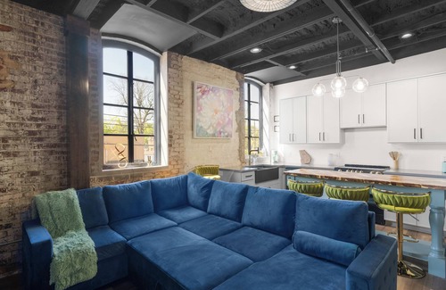 Covington Apartment | Charming 2-bedroom apartment with AC, WiFi in the Heart of Covington Square