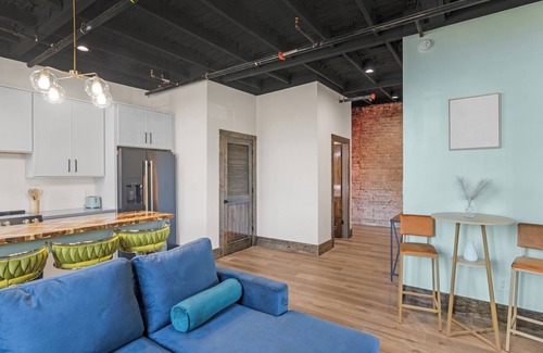 Covington Apartment | Charming 2-bedroom apartment with AC, WiFi in the Heart of Covington Square