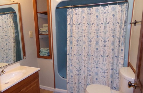 Maysville Apartment | Charming 2-bedroom apartment with WiFi and AC in enchanting Maysville