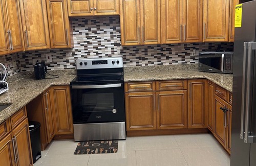 Saint Andrew Apartment | Charming 2-bedroom apartment with WiFi, AC in wonderful Kingston