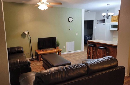 Carthage Apartment | Charming 2-bedroom apartment with WiFi, AC next to Carthage Square and Route 66