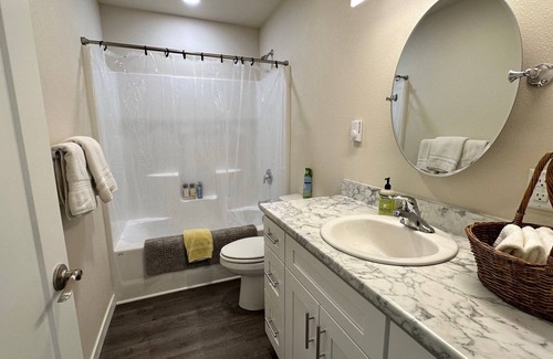 Grant County Apartment | Charming 2-bedroom apartment with WiFi, AC in amazing Dayville