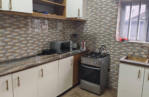 Yenagoa Apartment | Charming 2-bedroom apartment in marvelous Yenagoa with WiFi, AC