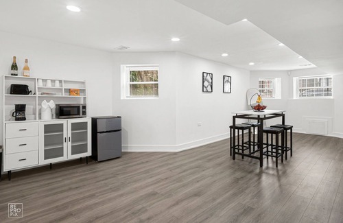 Englewood Apartment | Charming 2-bedroom apartment in fabulous Chicago with WiFi, Game Space
