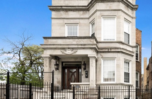 Englewood Apartment | Charming 2-bedroom apartment in fabulous Chicago with WiFi, Game Space