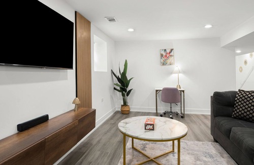 Englewood Apartment | Charming 2-bedroom apartment in fabulous Chicago with WiFi, Game Space