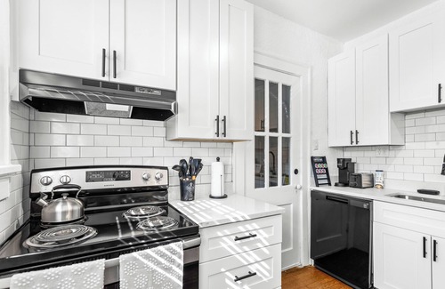 Decatur Apartment | Charming 2-bedroom apartment in dowtown Decatur/20 min from downtown ATL