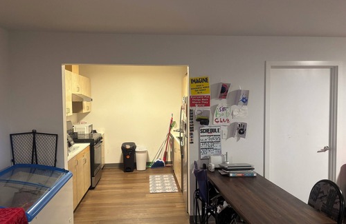 Squire Park Apartment | Charming 2-bedroom apartment in Seattle with WiFi, AC