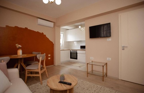 Shkoder Apartment | Charming 2-bedroom apartment with WiFi, AC in wonderful Shkodër