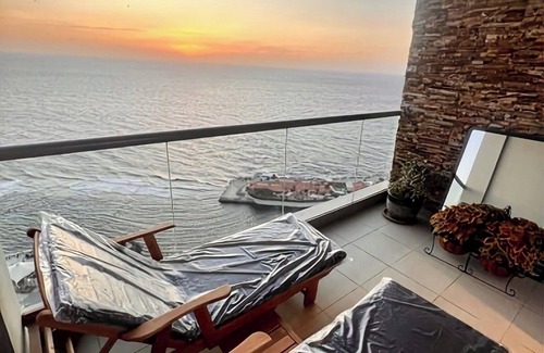 Al-Rawdah Apartment | Charming 2-bedroom apartment with a sea view, 3-balconys, in welcoming Jeddah