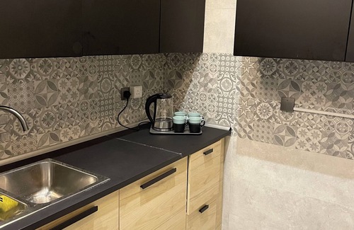 Sari Street Apartment | Charming 2-bedroom apartment in delightful Jeddah with WiFi, AC