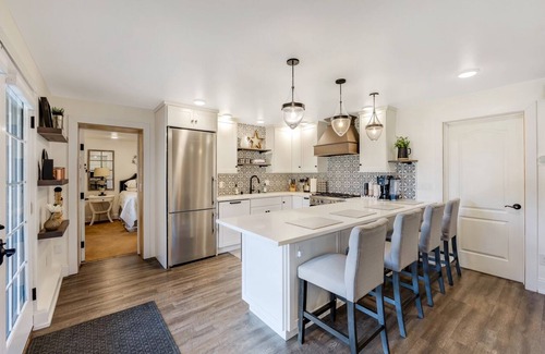 West Juneau Apartment | Charming 2-bedroom apartment view on Douglas Island 6mins from downtown Juneau!