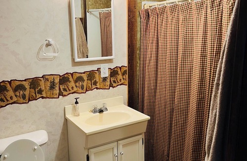 Ipava Apartment | Charming 2-bedroom apartment with a full furnished kitchen in Ipava
