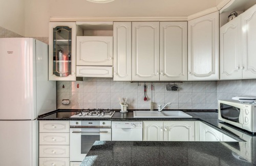 Garbatella Apartment | Charming 2-bedroom apartment with WiFi, AC in amazing Roma