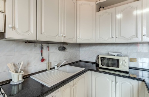 Garbatella Apartment | Charming 2-bedroom apartment with WiFi, AC in amazing Roma