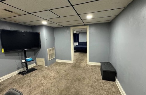 York Apartment | Charming 2-bedroom apartment with AC, WiFi in York