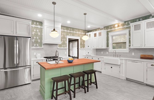 The Dalles House | Charming 2-bedroom bungalow with WiFi, AC in marvelous The Dalles