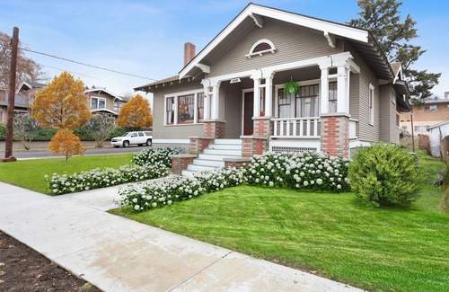 The Dalles House | Charming 2-bedroom bungalow with WiFi, AC in marvelous The Dalles