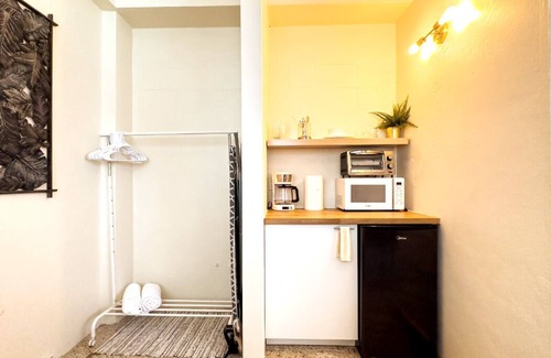 Miramar Apartment | Charming 2 bedroom & balcony- 2A