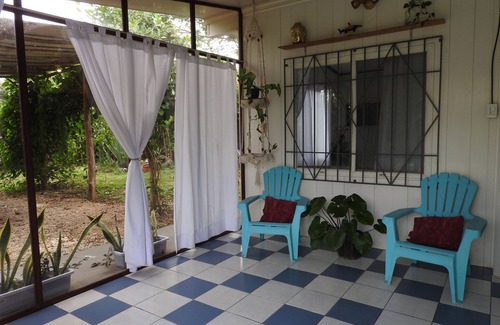 Cabo Blanco House | Charming 2-bedroom beach house in CR's only Blue Zone with AC, WiFi and Jacuzzi.