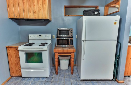 Homosassa House | Charming 2-bedroom bungalow in fabulous Homosassa with AC, WiFi