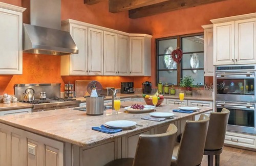 Espanola House | Charming 2-bedroom bungalow with WiFi, AC in beautiful Española