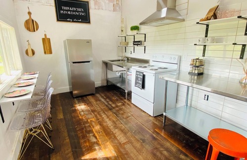 Brookhaven Cottage | Charming 2-bedroom cottage in Brookhaven with AC