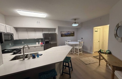 Iona Condo | Charming 2-bedroom condo 10 mins from the Fort Myers beach and Sanibel Island