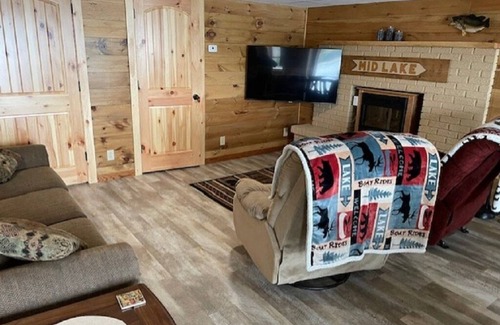 Arbor Vitae Cabin | Charming 2-bedroom cabin 30 feet from the shores of Mid Lake on Minocqua Chain