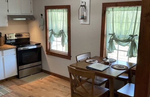 Deer Cabin | Charming 2-bedroom cabin in Deer with AC, WiFi