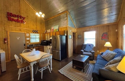 Sardis Cabin | Charming 2-bedroom cabin with AC just 3 miles from Sardis lake.