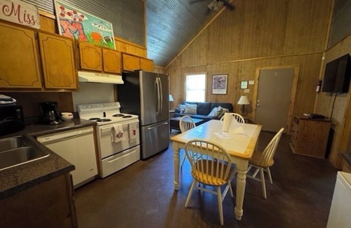 Sardis Cabin | Charming 2-bedroom cabin with AC just 3 miles from Sardis lake.