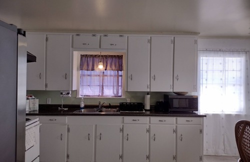Winnsboro Cottage | Charming 2-bedroom cottage with WiFi, AC in quaint Winnsboro Texas