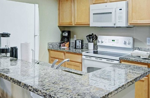 West Kissimmee Condo | Charming 2-bedroom condo with AC, fitness room in Clermont