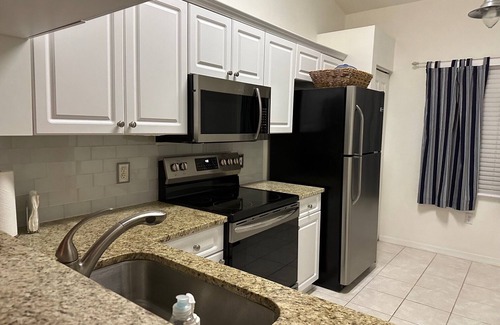 Naples Condo | Charming 2-bedroom condo in brilliant Naples with WiFi, AC, fitness room