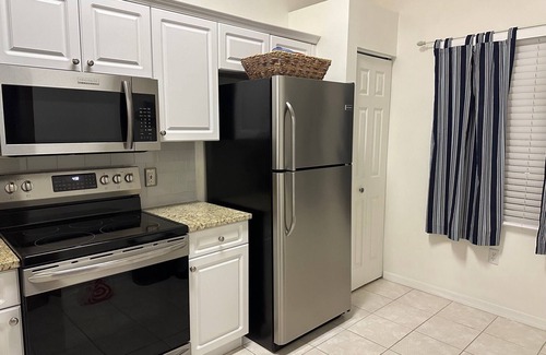 Naples Condo | Charming 2-bedroom condo in brilliant Naples with WiFi, AC, fitness room