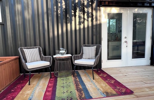 Seguin Cottage | Charming 2-bedroom container home nestled within an Alpaca Ranch