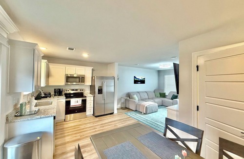 Gulfport Cottage | Charming 2-bedroom cottage in Gulfport with AC, WiFi. Winter & TDY rates for AD