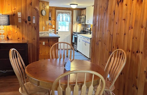 Alburg Cottage | Charming 2-bedroom cottage with AC and WiFi nestled in a peaceful setting~n