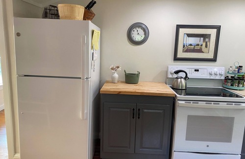 Orleans Cottage | Charming 2-bedroom cottage in wonderful Barley Neck area of Orleans with WiFi AC