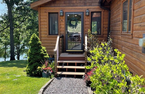 Athens Cottage | Charming 2-bedroom cottage in pleasant Athens with WiFi, AC
