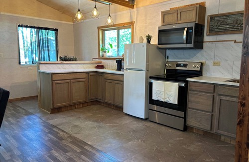 Dexter Cottage | Charming 2-bedroom cottage in Dexter with AC, WiFi. Enjoy your stay